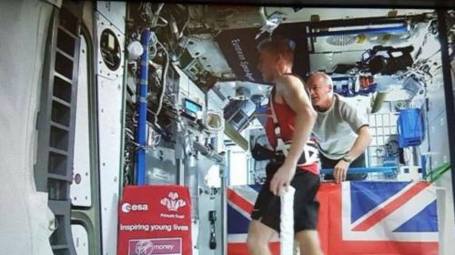 Un astronauta brit&aacute;nico corri&oacute; la marat&oacute;n de Londres en el espacio