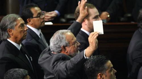 Retiran curul a diputado sin finiquito y asume un contratista