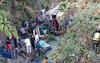 Bus cae en barranco de Sumango, se reportan heridos y fallecidos 