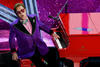 Elton John, positivo por covid-19, suspende shows de su gira