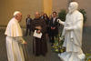 Papa Francisco bendice escultura del Santo Hermano Pedro 