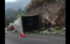 Cami&oacute;n vuelca y obstruye el paso en ruta a Sacatep&eacute;quez (video)