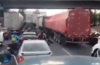 Conductores chocan en pleno tr&aacute;nsito del Perif&eacute;rico (video)