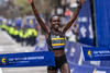 Sharon Lokedi domina la rama femenina de la Marat&oacute;n de Boston