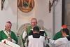 Cardenal del Vaticano Pietro Parolin celebra misa en la Catedral