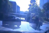  Imprudencia de conductor estuvo a punto de provocar un accidente
