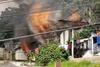 &iexcl;En video! Incendio consume vivienda en San Lucas Sacatep&eacute;quez