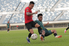 &Oacute;scar Santis se manda con un triplete en el futbol de Malasia