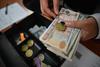 Bono 14 inyecta Q3,200 millones y dinamiza la econom&iacute;a