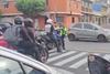 Conductor invade paso peatonal y amedrenta a una agente de la PMT