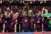 Barcelona presenta a su plantilla y conquista el Joan Gamper