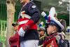 Momento de ternura destaca durante desfile en zona 1 (video)