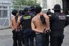 Capturan a ocho presuntos terroristas tras ri&ntilde;a en la v&iacute;a p&uacute;blica
