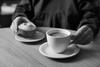 Se sent&oacute; a tomar una taza de caf&eacute; y acab&oacute; sin vida