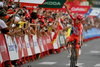 Pogacar firma triplete en la Vuelta Espa&ntilde;a y refuerza su liderato