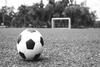 Terminan partido de f&uacute;tbol y los atacan con arma de fuego