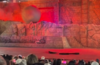 Roca de 180 kilos golpea a empleado de Disney en pleno show 