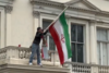 Retiran bandera del r&eacute;gimen iran&iacute; de la Embajada en Londres 