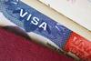 En vigencia la suspensi&oacute;n indefinida de visas para inmigrantes