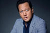 Actor Rob Schneider visita cafeter&iacute;a guatemalteca en EE.UU.