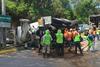 &iexcl;Cami&oacute;n volcado! Accidente afecta el tr&aacute;nsito en zona 16