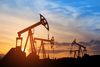 Precios del petr&oacute;leo se disparan m&aacute;s del seis por ciento