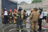 Bomberos controlan incendio en bodega de la zona 18