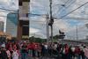 Manifestaci&oacute;n provoca tr&aacute;nsito lento en la calzada Roosevelt