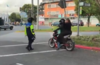 Sorprenden a conductor manejando contra la v&iacute;a en zona 4