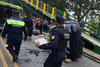 Accidente en zona 17 deja un carro volcado