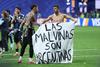Reino Unido pide a FIFA investigar por pancarta de Malvinas
