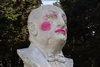 Vandalizan busto de Miguel &Aacute;ngel Asturias en San Lucas Sacatep&eacute;quez