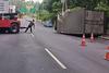 Fuerte congesti&oacute;n vehicular por poste derribado en zona 15
