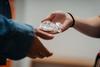 La pareja se&ntilde;alada de vender droga a estudiantes