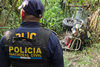 Roban un autom&oacute;vil, sufren accidente y terminan bajo arresto