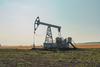 Precios de petr&oacute;leo caen tras cese el fuego entre Israel y L&iacute;bano