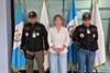 Vicec&oacute;nsul se&ntilde;alada de asesinar a su esposo queda en libertad