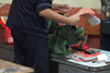Revisi&oacute;n de mochilas en Instituto Central Para Varones