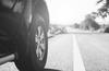 Localizan sin vida a un hombre dentro de un auto