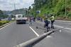 Conductor choca contra poste en la ruta al Atl&aacute;ntico (video)