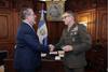 Ar&eacute;valo destaca visita de jefe del Comando Sur a Guatemala