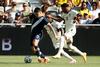 Estrella de Ecuador defiende a guatemalteco qu&eacute; invadi&oacute; cancha 