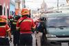 Auto colisiona con microb&uacute;s que transporta estudiantes en zona 1