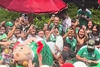 Mexicanos celebran triunfo con Dr. Simi y terminan tir&aacute;ndolo 