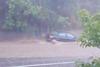 Carro vuelca tras correntada en la ruta Interamericana (video)