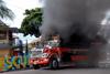 Bus se incendia en pleno trayecto tras explosi&oacute;n de una llanta 