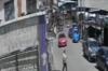 VIDEO: conductor arrolla a una mujer mientras cruza la calle