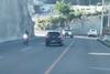 Veh&iacute;culo casi choca por circular contra la v&iacute;a en zona 5 (video)