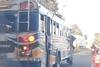 Bus se va contra la v&iacute;a en San Jos&eacute; Pinula (video)