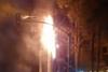 Poste y &aacute;rboles se incendian en zona 16 (video)